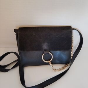Black Women’s Crossbody Bag with Gold Ring Chain